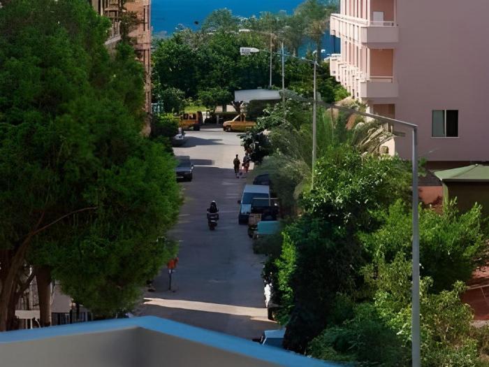 Alanya'daki bir spa merkezinin sauna sonrası için tasarlanmış şık ve konforlu dinlenme alanı.