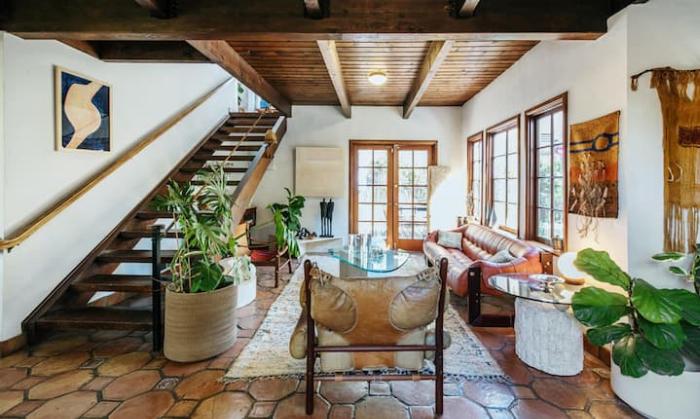 Ankara Çankaya bölgesindeki lüks ve hijyenik bir saunanın ahşap iç mekanı