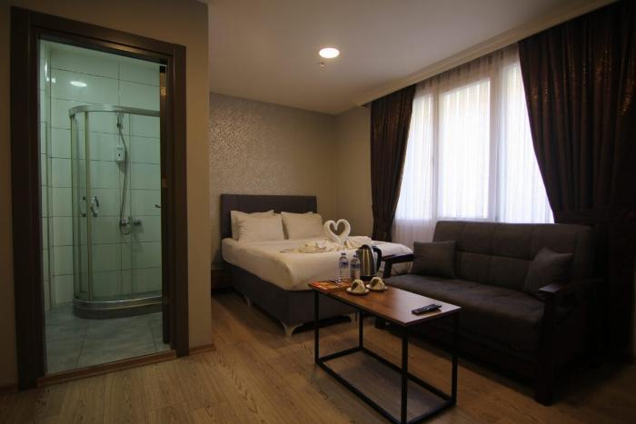 Avcılar'da bulunan modern ve hijyenik bir ahşap saunanın içi ve rahatlatıcı atmosferi