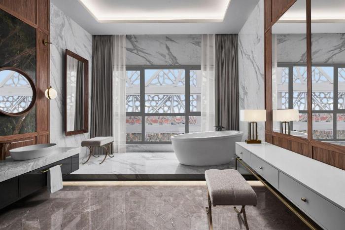 Bakırköy'de temiz ve modern bir sauna salonunun genel görünümü, tertemiz havlular ve dinlenme alanı