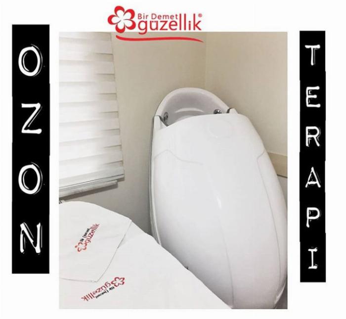 Bakırköy'de bir spa merkezinde, sauna seansı sonrası masaj yaptıran rahatlamış bir kişi