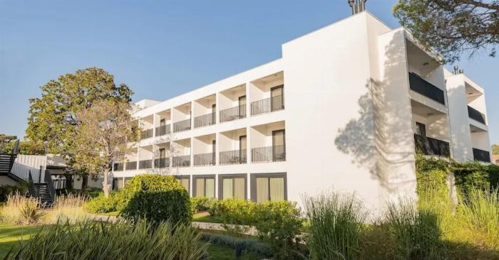 Bandırma'da bulunan lüks ve huzurlu bir sauna masaj salonunun rahatlatıcı iç mekanı ve atmosferi.