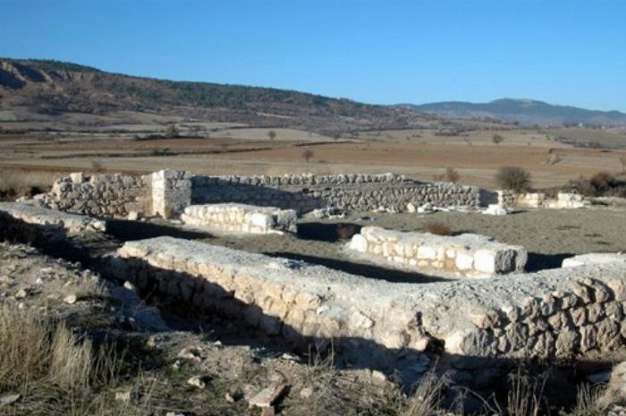 Dalyan Şahin Hamamı'nda bir misafirin geleneksel köpük masajı aldığı rahatlatıcı an.