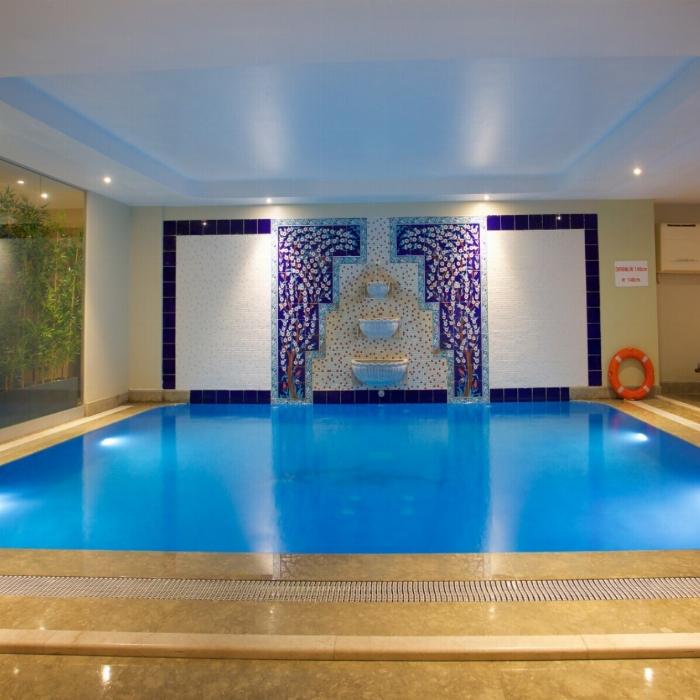 Denizli sauna hamam kültüründe geleneksel kese sonrası yapılan rahatlatıcı ve arındırıcı köpük masajı ritüeli.