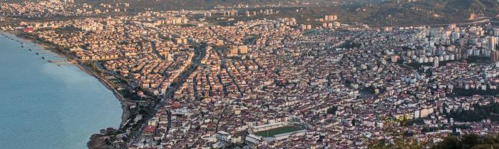 Giresun'da bir spa merkezinde bulunan modern ve ahşap Fin saunasının içi.