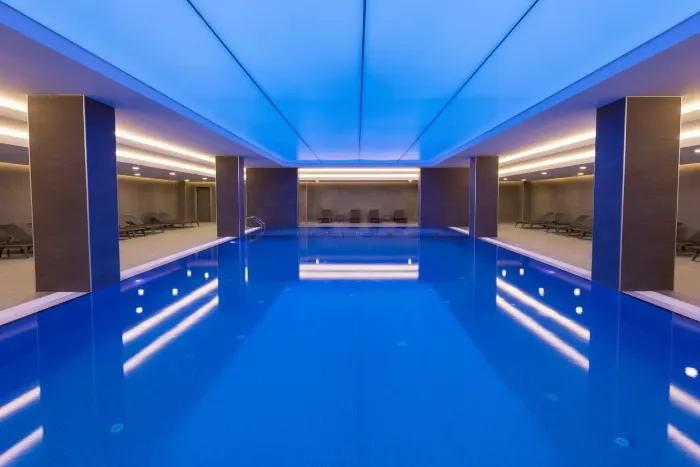 İstanbul Bahçelievler'deki bir spa merkezinin temiz ve hijyenik duş ve dinlenme alanları.