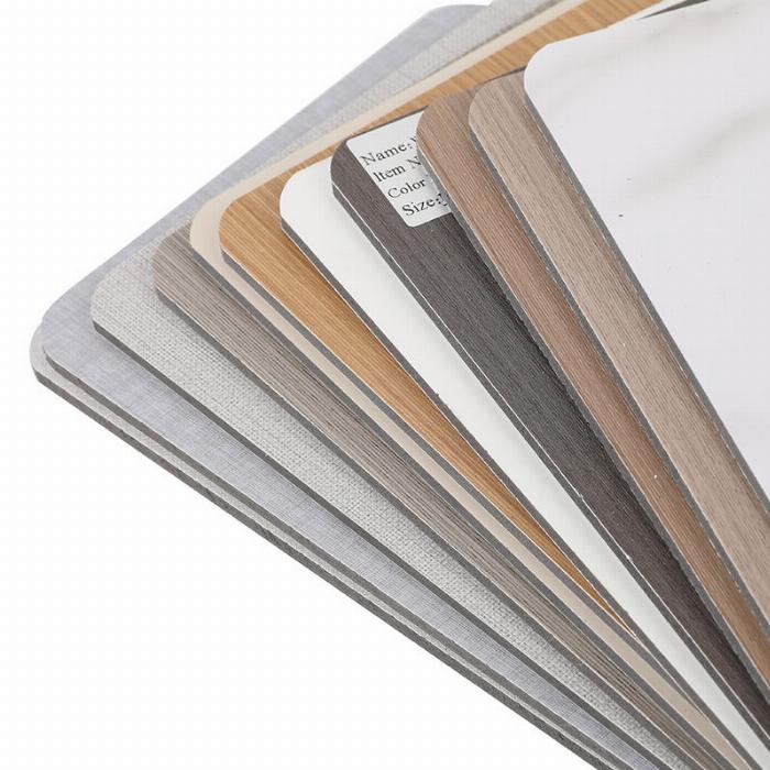 Bir kızılötesi saunanın içindeki karbon ısıtıcı panellerin modern ve şık görünümünü gösteren detaylı bir çekim