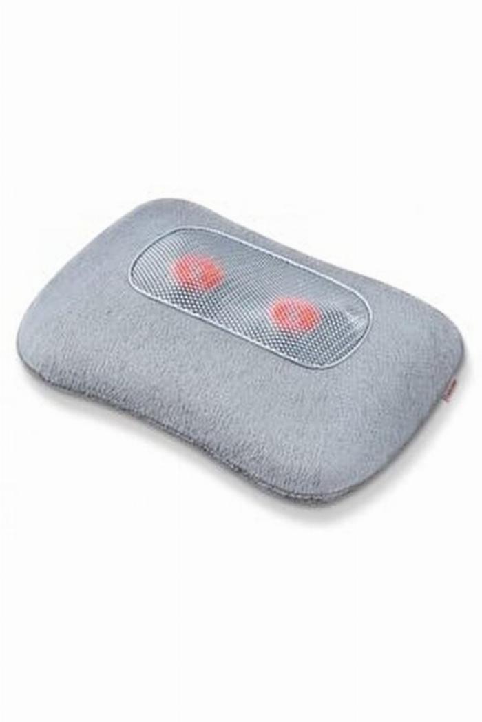 Klasik masaj teknikleri sayesinde derin bir rahatlama hisseden bir kadın