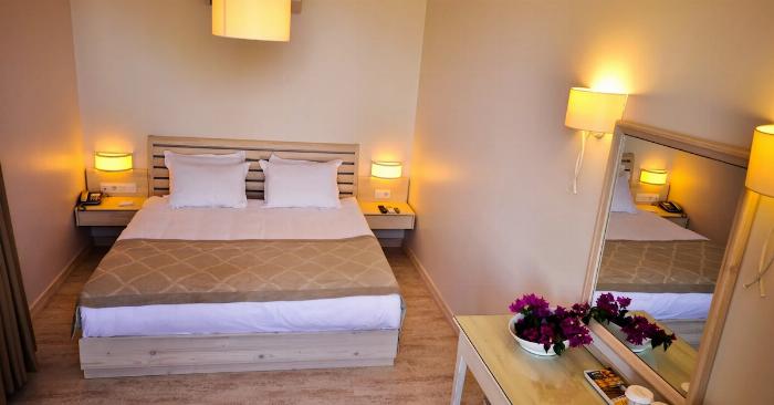 Le Monde Beach Resort & Spa'nın sakin ve huzurlu atmosferiyle rahatlatan spa ve masaj odası