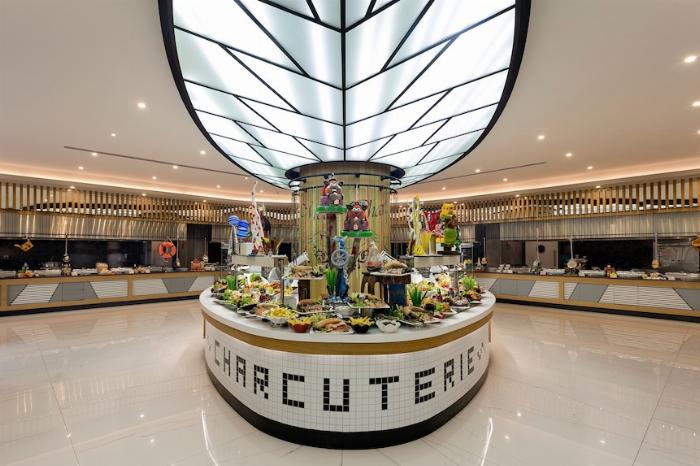 Long Beach Resort Hotel & Spa Deluxe iletişim bilgileri ve otelin Alanya'daki görkemli dış cephesi