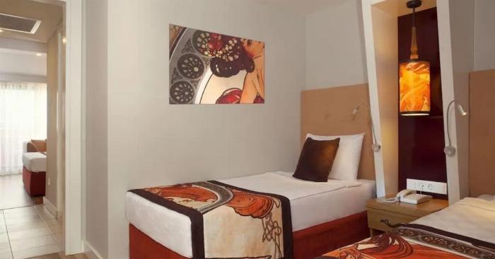 Mary Palace Resort & Spa'nın zengin ve çeşitli lezzetler sunan her şey dahil açık büfe restoranı