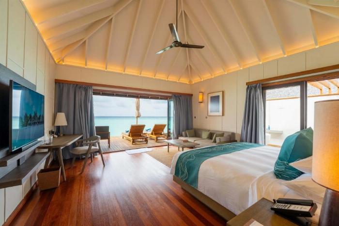 Meeru Island Spa Resort'un turkuaz suları ve beyaz kumsalları ile Maldivler'deki cennet köşesi