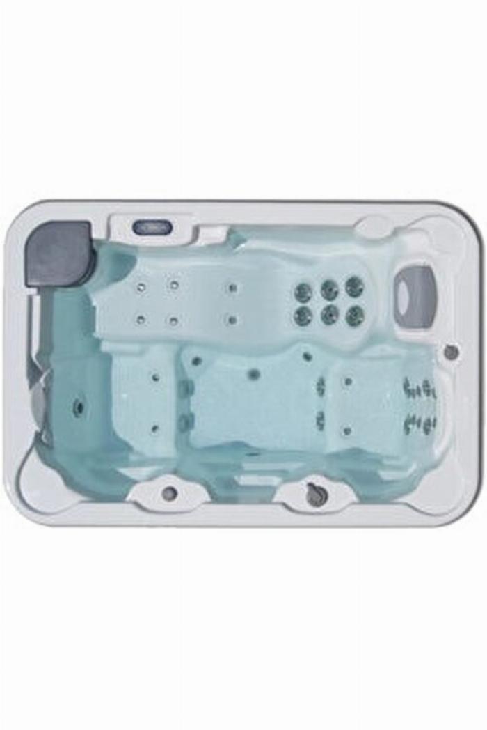 Daireye uygun şık ve modern bir kompakt saunanın iç mekanı