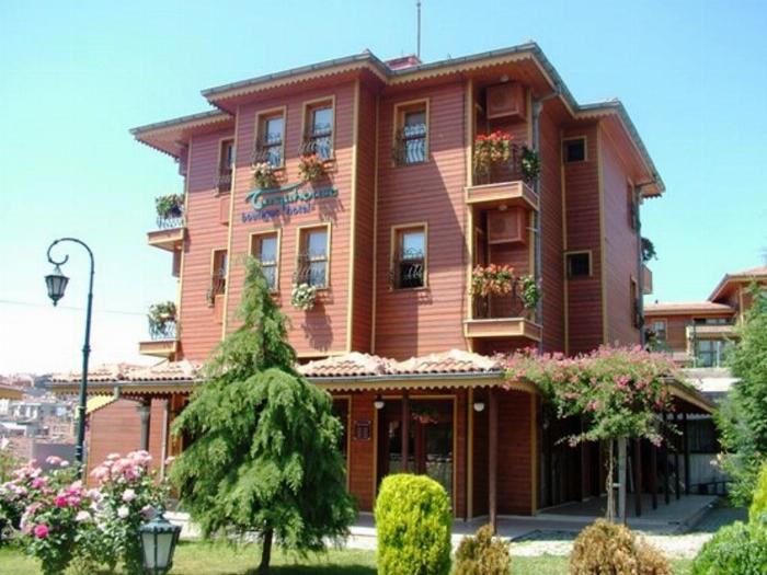 Eyüp'te bulunan modern, ahşap ve hijyenik bir sauna odasının iç mekanı