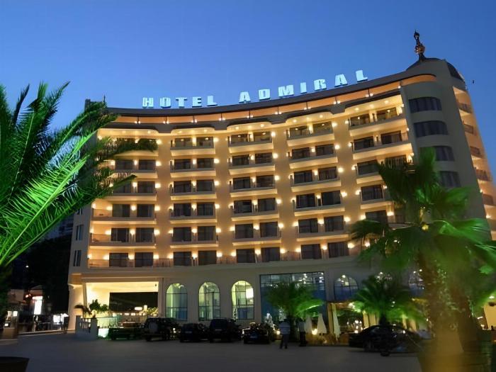 Spor salonu içerisinde yer alan, ahşabın sıcaklığıyla dinlendirici bir atmosfer sunan modern fitness saunası.