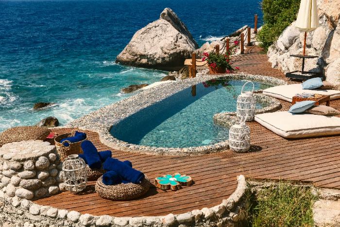 Muğla'nın lüks bir otelinde deniz manzaralı modern sauna ve spa keyfi