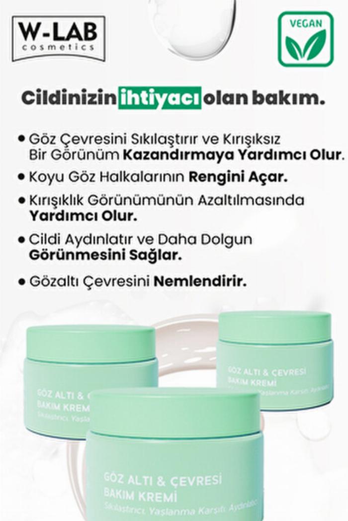 Sauna seansı sonrası rahatlamış bir şekilde su içen ve vücudunu nemlendiren bir kadın